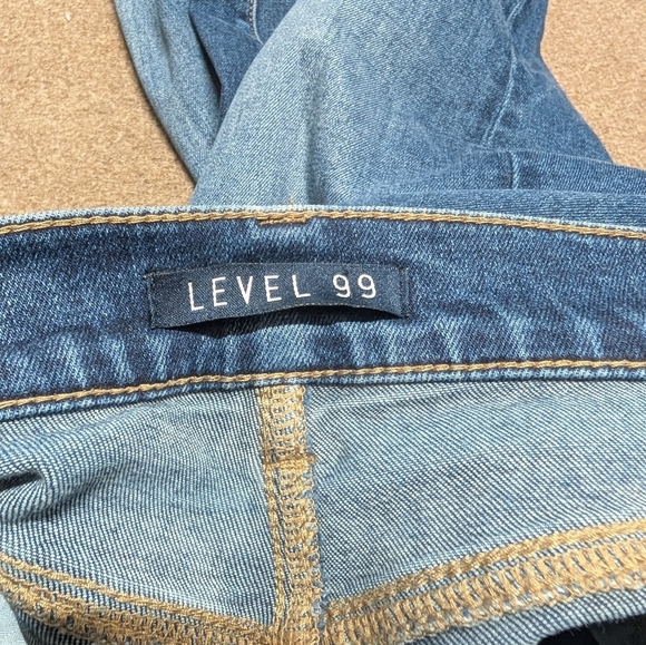 Level 99 (27) Women's High Rise Crop Raw Frayed Hem Blue Distressed Jeans - Picture 7 of 11